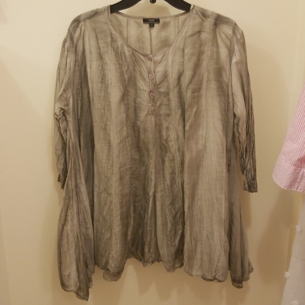 Distressed style tunic *runs large